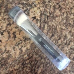 It Cosmetics Luxe Foundation Brush